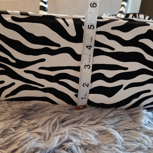 Hananel Bag with Flower, interior tiger print - Picture 15 of 15